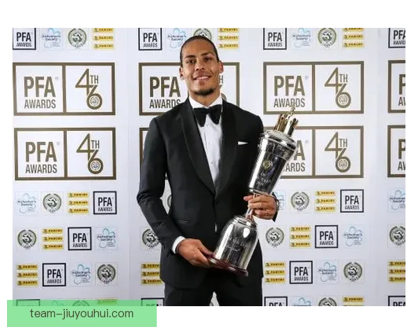 曼城确认贝尔纳多席尔瓦入选PFA年度最佳阵容蓝月中场地位获肯定